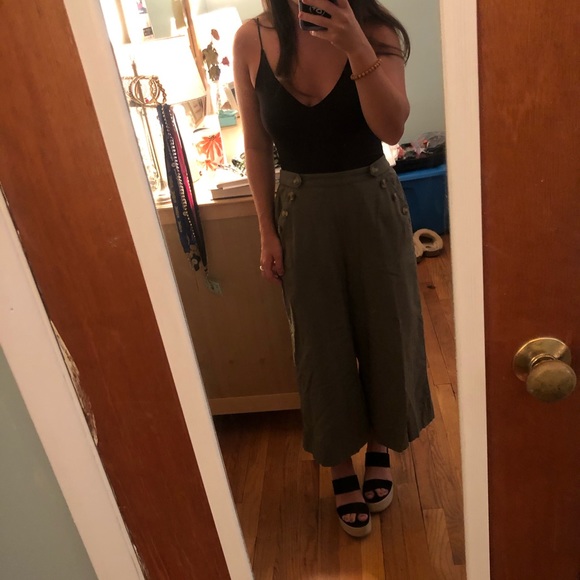 Green Cropped Wide-Leg Pants - Picture 1 of 5